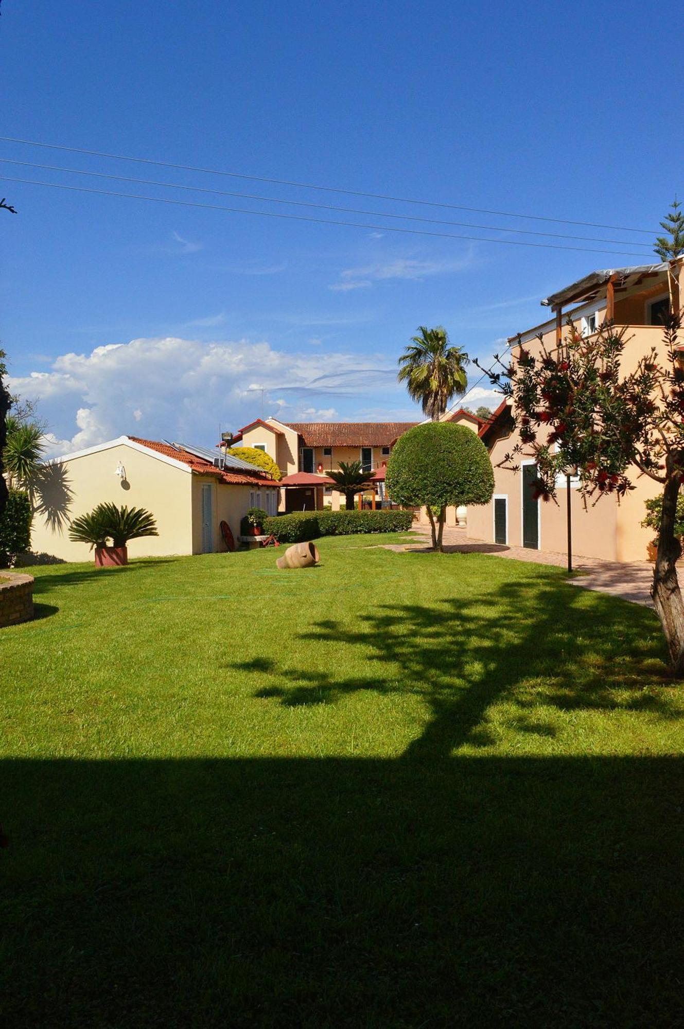 Oula Maisonettes 3*