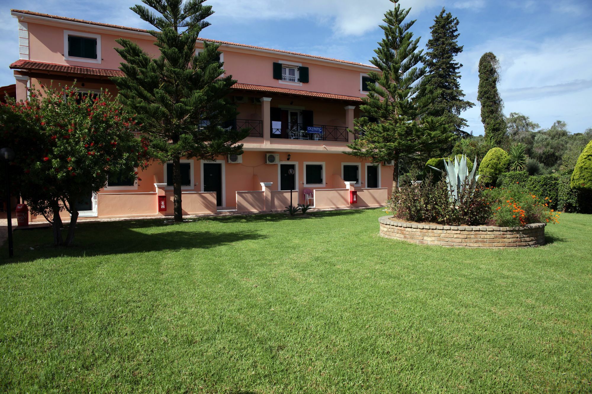 Oula Maisonettes 3*